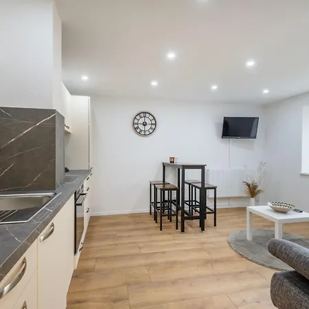 Easy Apartment *