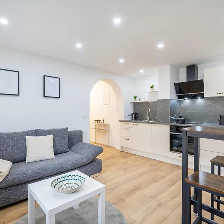 Easy Apartment